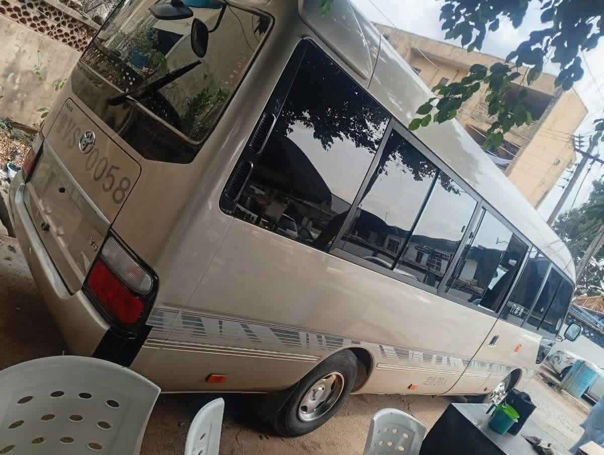 Coaster bus