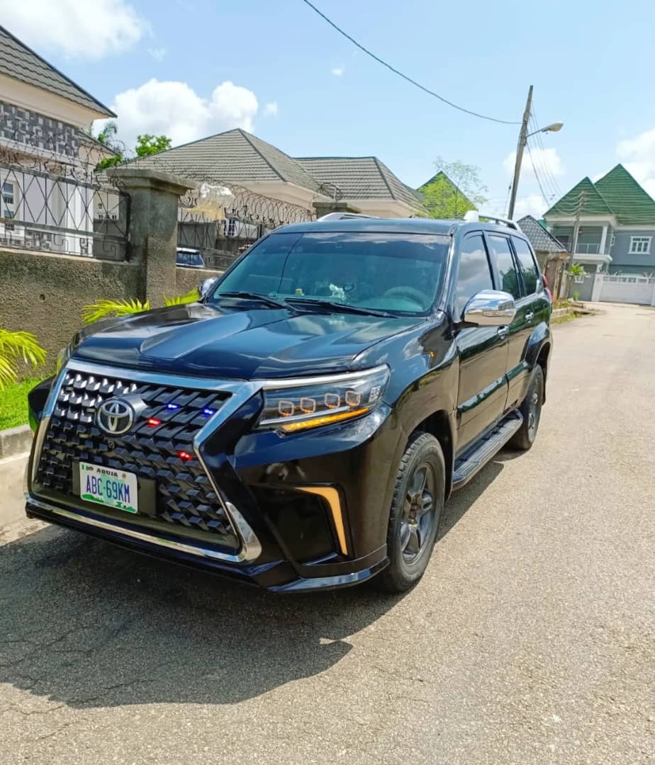 BLACK TINTED TOYOTA LAND CRUISER SUV